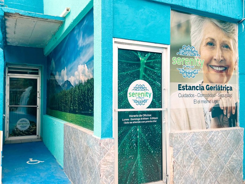 La entrada, con rampa de acceso — Serenity For Elderly Care